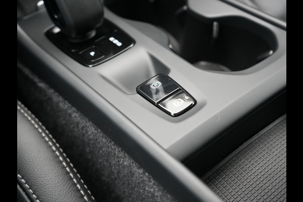 Volvo XC40 T4 Recharge Inscription Plug In Hybrid 211pk PHEV | Panodak | Adaptive Cruise | Pilot Assist | Harman Kardon | Lederen Sportstoelen Verwarmd | Apple Carplay | Camera | Virtual | DAB |