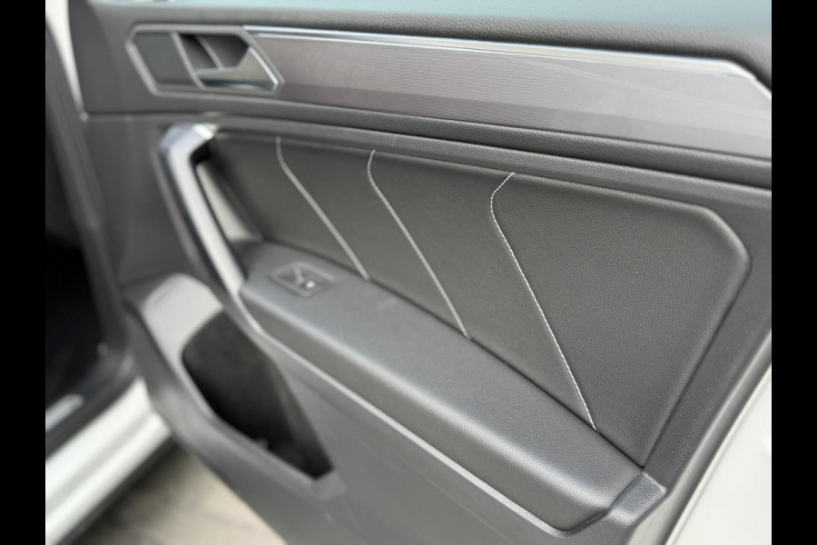 Volkswagen Tiguan Allspace 1.5 TSI R-line Automaat | R-stuur | Navigatiesysteem | Climate control | Cruise control adaptief | R-bekleding | Parkeersensoren