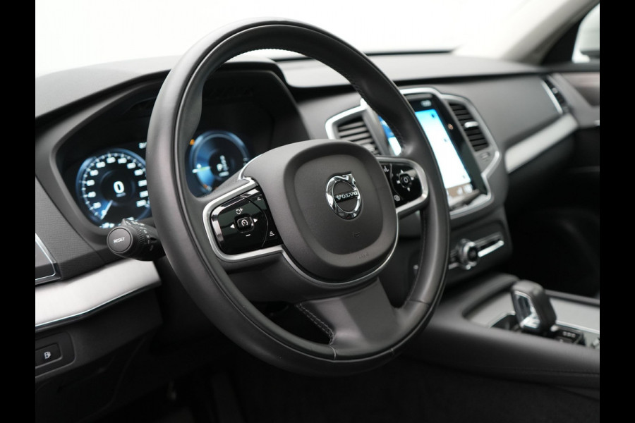 Volvo XC90 T8 Recharge AWD Inscription Plug In Hybrid 394pk 7 Persoons Dealer O.H. PHEV | Panodak | Lederen Sportstoelen Memory | Pilot Assist | Adaptive Cruise | Harman Kardon | Camera | BLIS | Navigatie | Apple Carplay | DAB | Virtual |