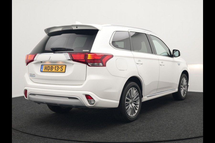 Mitsubishi Outlander 2.4 Intense Plug in Hybrid 225pk PHEV | Apple Carplay | Parkeersensoren | Stoelverwarming | L.M. 18" | Camera | Cruise Control | Climate Control | DAB |