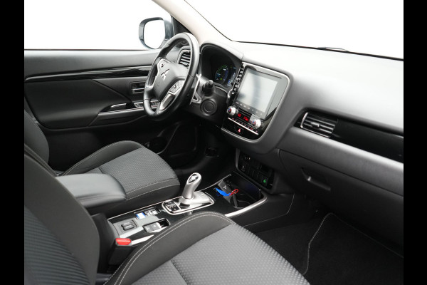 Mitsubishi Outlander 2.4 Intense Plug in Hybrid 225pk PHEV | Apple Carplay | Parkeersensoren | Stoelverwarming | L.M. 18" | Camera | Cruise Control | Climate Control | DAB |