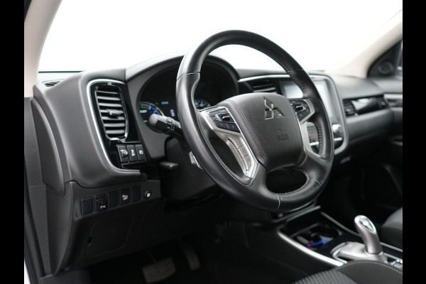 Mitsubishi Outlander 2.4 Intense Plug in Hybrid 225pk PHEV | Apple Carplay | Parkeersensoren | Stoelverwarming | L.M. 18" | Camera | Cruise Control | Climate Control | DAB |