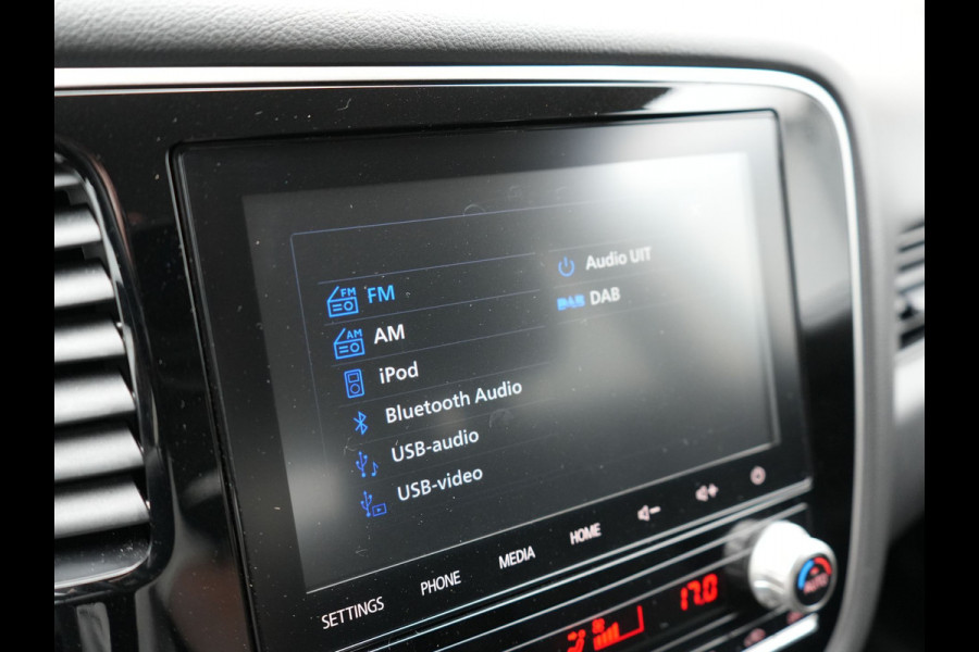 Mitsubishi Outlander 2.4 Intense Plug in Hybrid 225pk PHEV | Apple Carplay | Parkeersensoren | Stoelverwarming | L.M. 18" | Camera | Cruise Control | Climate Control | DAB |