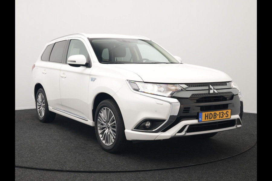 Mitsubishi Outlander 2.4 Intense Plug in Hybrid 225pk PHEV | Apple Carplay | Parkeersensoren | Stoelverwarming | L.M. 18" | Camera | Cruise Control | Climate Control | DAB |
