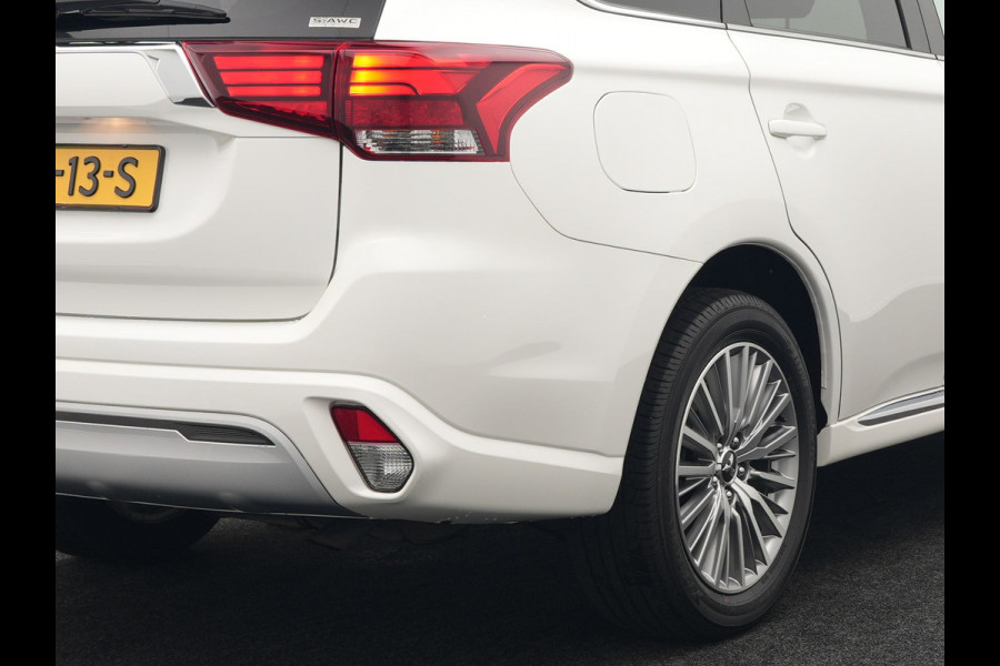 Mitsubishi Outlander 2.4 Intense Plug in Hybrid 225pk PHEV | Apple Carplay | Parkeersensoren | Stoelverwarming | L.M. 18" | Camera | Cruise Control | Climate Control | DAB |