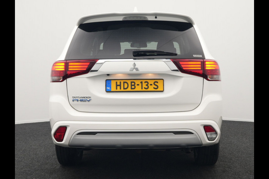Mitsubishi Outlander 2.4 Intense Plug in Hybrid 225pk PHEV | Apple Carplay | Parkeersensoren | Stoelverwarming | L.M. 18" | Camera | Cruise Control | Climate Control | DAB |