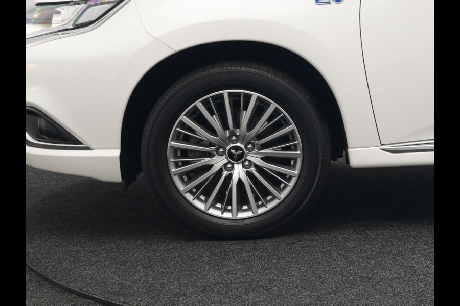 Mitsubishi Outlander 2.4 Intense Plug in Hybrid 225pk PHEV | Apple Carplay | Parkeersensoren | Stoelverwarming | L.M. 18" | Camera | Cruise Control | Climate Control | DAB |