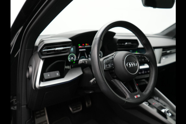 Audi A3 Sportback 45 TFSI e S edition Competition Plug In Hyrbrid 245pk Dealer O.H PHEV | Cruise Control | Lederen sportstoelen | Apple Carplay | Keyless | Virtual | DAB | Draadloos | Sfeerverlichting |