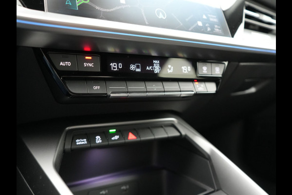 Audi A3 Sportback 45 TFSI e S edition Competition Plug In Hyrbrid 245pk Dealer O.H PHEV | Cruise Control | Lederen sportstoelen | Apple Carplay | Keyless | Virtual | DAB | Draadloos | Sfeerverlichting |
