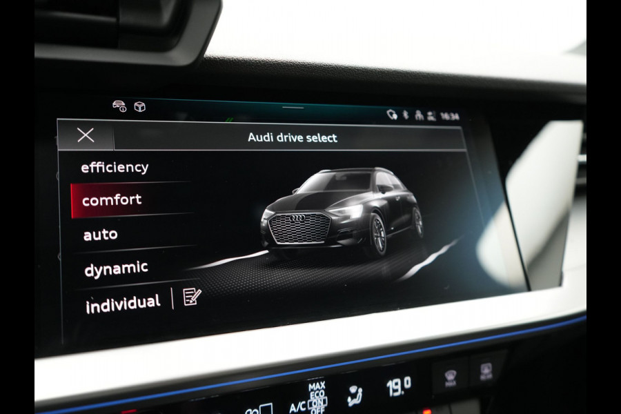Audi A3 Sportback 45 TFSI e S edition Competition Plug In Hyrbrid 245pk Dealer O.H PHEV | Cruise Control | Lederen sportstoelen | Apple Carplay | Keyless | Virtual | DAB | Draadloos | Sfeerverlichting |
