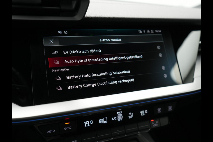 Audi A3 Sportback 45 TFSI e S edition Competition Plug In Hyrbrid 245pk Dealer O.H PHEV | Cruise Control | Lederen sportstoelen | Apple Carplay | Keyless | Virtual | DAB | Draadloos | Sfeerverlichting |