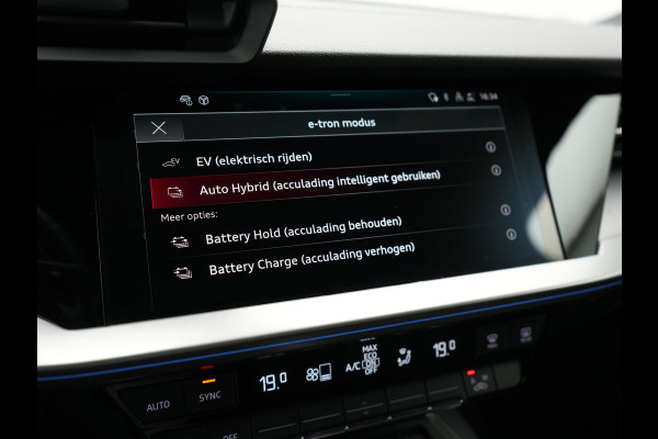 Audi A3 Sportback 45 TFSI e S edition Competition Plug In Hyrbrid 245pk Dealer O.H PHEV | Cruise Control | Lederen sportstoelen | Apple Carplay | Keyless | Virtual | DAB | Draadloos | Sfeerverlichting |