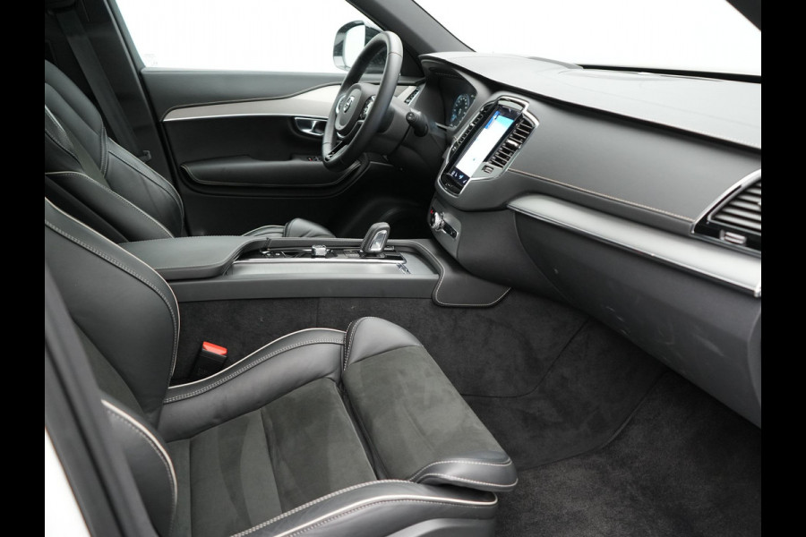 Volvo XC90 T8 Recharge AWD R-Design Plug In Hybrid 456pk 7 Persoons Long Range Dealer O.H. INCL BTW PHEV | Panodak | Alcantara Sportstoelen Memory | Adaptive Cruise | Harman Kardon | Pilot Assist | Head Up | 360 Camera | L.M. 20" | Apple Carplay | Navigatie | DAB |
