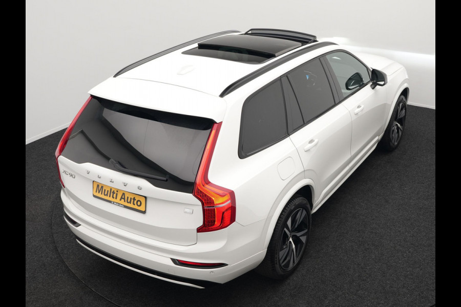 Volvo XC90 T8 Recharge AWD R-Design Plug In Hybrid 456pk 7 Persoons Long Range Dealer O.H. INCL BTW PHEV | Panodak | Alcantara Sportstoelen Memory | Adaptive Cruise | Harman Kardon | Pilot Assist | Head Up | 360 Camera | L.M. 20" | Apple Carplay | Navigatie | DAB |