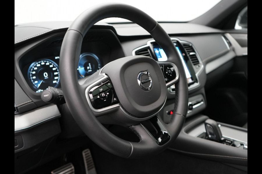 Volvo XC90 T8 Recharge AWD R-Design Plug In Hybrid 456pk 7 Persoons Long Range Dealer O.H. INCL BTW PHEV | Panodak | Alcantara Sportstoelen Memory | Adaptive Cruise | Harman Kardon | Pilot Assist | Head Up | 360 Camera | L.M. 20" | Apple Carplay | Navigatie | DAB |