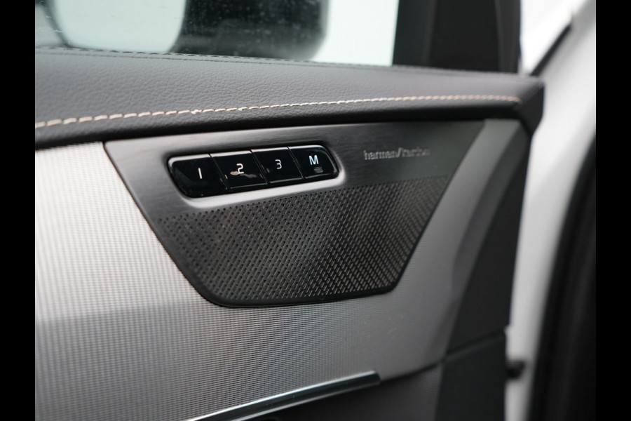 Volvo XC90 T8 Recharge AWD R-Design Plug In Hybrid 456pk 7 Persoons Long Range Dealer O.H. INCL BTW PHEV | Panodak | Alcantara Sportstoelen Memory | Adaptive Cruise | Harman Kardon | Pilot Assist | Head Up | 360 Camera | L.M. 20" | Apple Carplay | Navigatie | DAB |