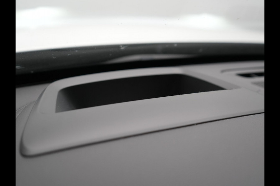 Volvo XC90 T8 Recharge AWD R-Design Plug In Hybrid 456pk 7 Persoons Long Range Dealer O.H. INCL BTW PHEV | Panodak | Alcantara Sportstoelen Memory | Adaptive Cruise | Harman Kardon | Pilot Assist | Head Up | 360 Camera | L.M. 20" | Apple Carplay | Navigatie | DAB |