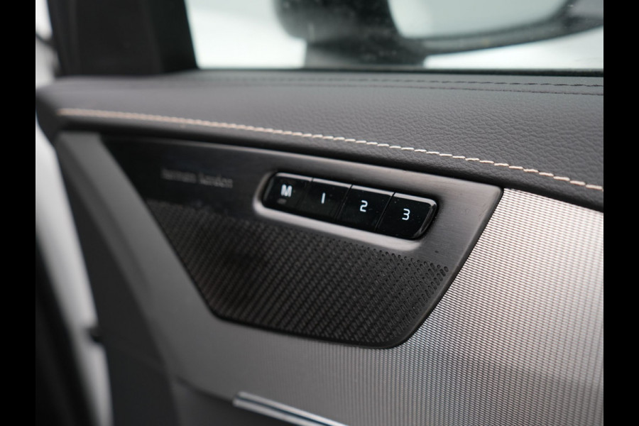 Volvo XC90 T8 Recharge AWD R-Design Plug In Hybrid 456pk 7 Persoons Long Range Dealer O.H. INCL BTW PHEV | Panodak | Alcantara Sportstoelen Memory | Adaptive Cruise | Harman Kardon | Pilot Assist | Head Up | 360 Camera | L.M. 20" | Apple Carplay | Navigatie | DAB |