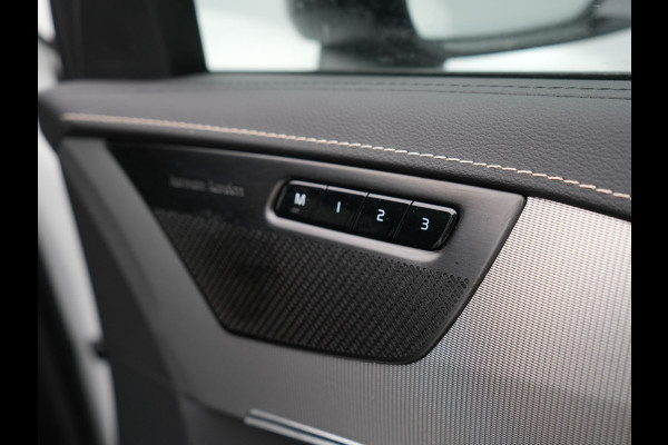 Volvo XC90 T8 Recharge AWD R-Design Plug In Hybrid 456pk 7 Persoons Long Range Dealer O.H. INCL BTW PHEV | Panodak | Alcantara Sportstoelen Memory | Adaptive Cruise | Harman Kardon | Pilot Assist | Head Up | 360 Camera | L.M. 20" | Apple Carplay | Navigatie | DAB |