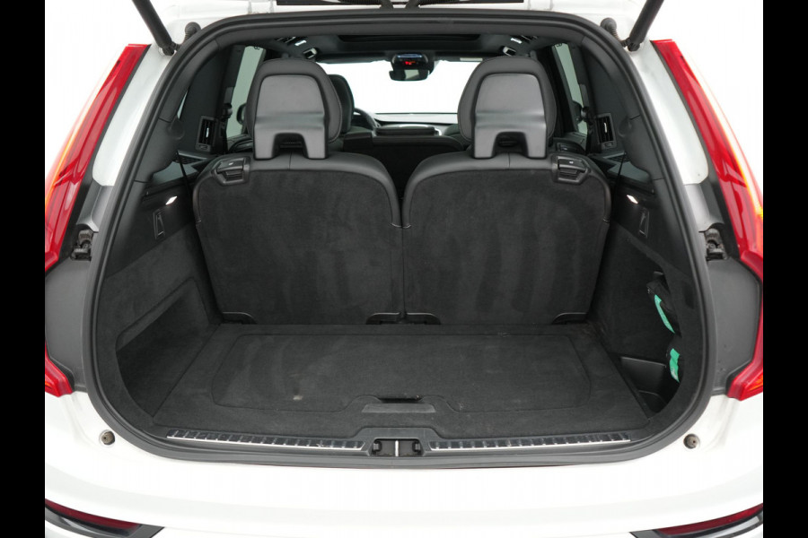 Volvo XC90 T8 Recharge AWD R-Design Plug In Hybrid 456pk 7 Persoons Long Range Dealer O.H. INCL BTW PHEV | Panodak | Alcantara Sportstoelen Memory | Adaptive Cruise | Harman Kardon | Pilot Assist | Head Up | 360 Camera | L.M. 20" | Apple Carplay | Navigatie | DAB |