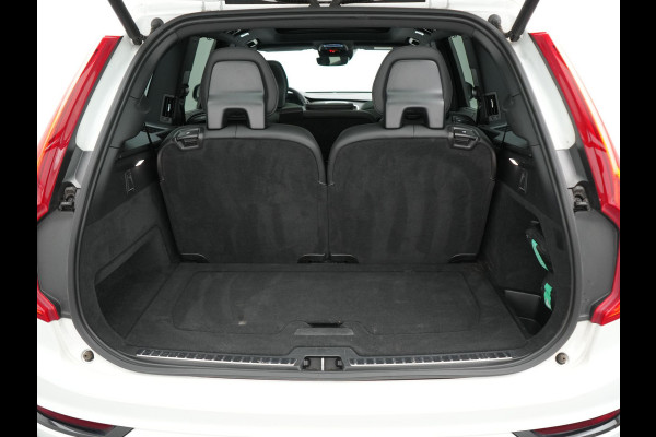Volvo XC90 T8 Recharge AWD R-Design Plug In Hybrid 456pk 7 Persoons Long Range Dealer O.H. INCL BTW PHEV | Panodak | Alcantara Sportstoelen Memory | Adaptive Cruise | Harman Kardon | Pilot Assist | Head Up | 360 Camera | L.M. 20" | Apple Carplay | Navigatie | DAB |