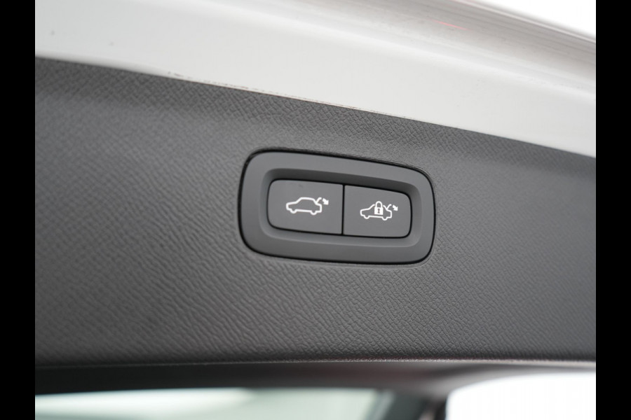 Volvo XC90 T8 Recharge AWD R-Design Plug In Hybrid 456pk 7 Persoons Long Range Dealer O.H. INCL BTW PHEV | Panodak | Alcantara Sportstoelen Memory | Adaptive Cruise | Harman Kardon | Pilot Assist | Head Up | 360 Camera | L.M. 20" | Apple Carplay | Navigatie | DAB |