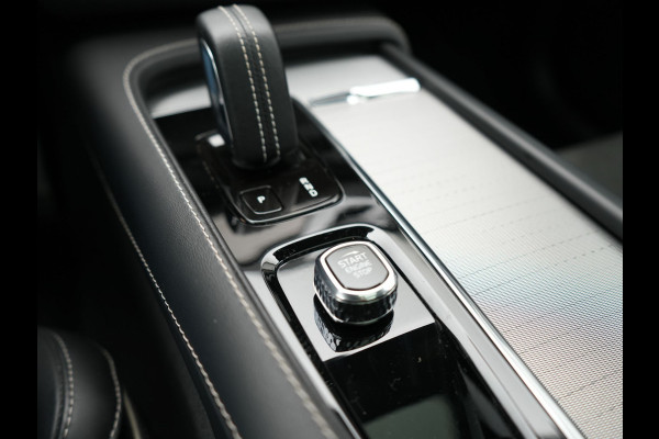 Volvo XC90 T8 Recharge AWD R-Design Plug In Hybrid 456pk 7 Persoons Long Range Dealer O.H. INCL BTW PHEV | Panodak | Alcantara Sportstoelen Memory | Adaptive Cruise | Harman Kardon | Pilot Assist | Head Up | 360 Camera | L.M. 20" | Apple Carplay | Navigatie | DAB |