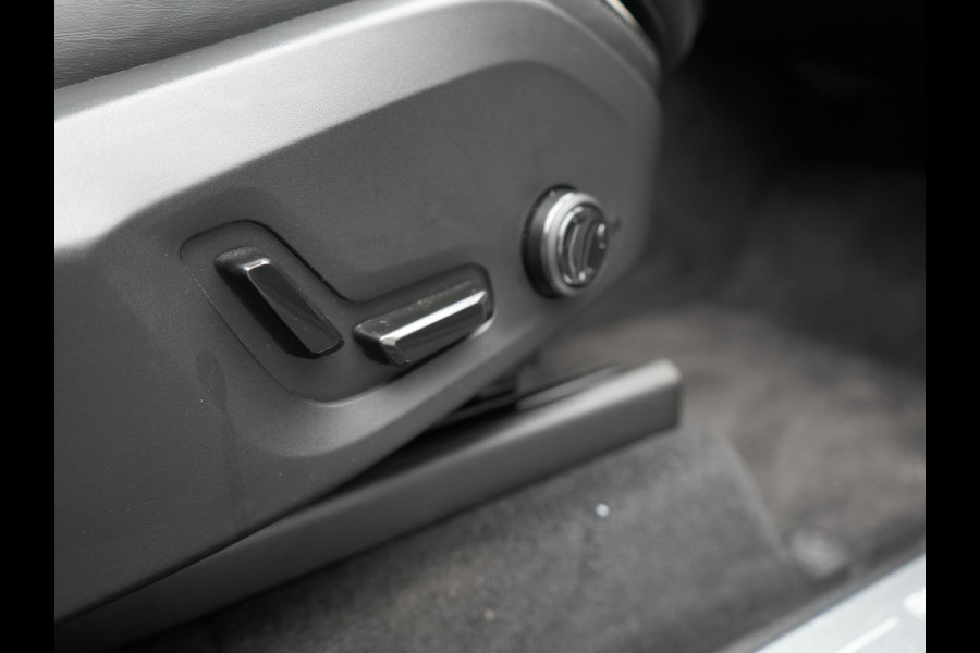 Volvo XC90 T8 Recharge AWD R-Design Plug In Hybrid 456pk 7 Persoons Long Range Dealer O.H. INCL BTW PHEV | Panodak | Alcantara Sportstoelen Memory | Adaptive Cruise | Harman Kardon | Pilot Assist | Head Up | 360 Camera | L.M. 20" | Apple Carplay | Navigatie | DAB |