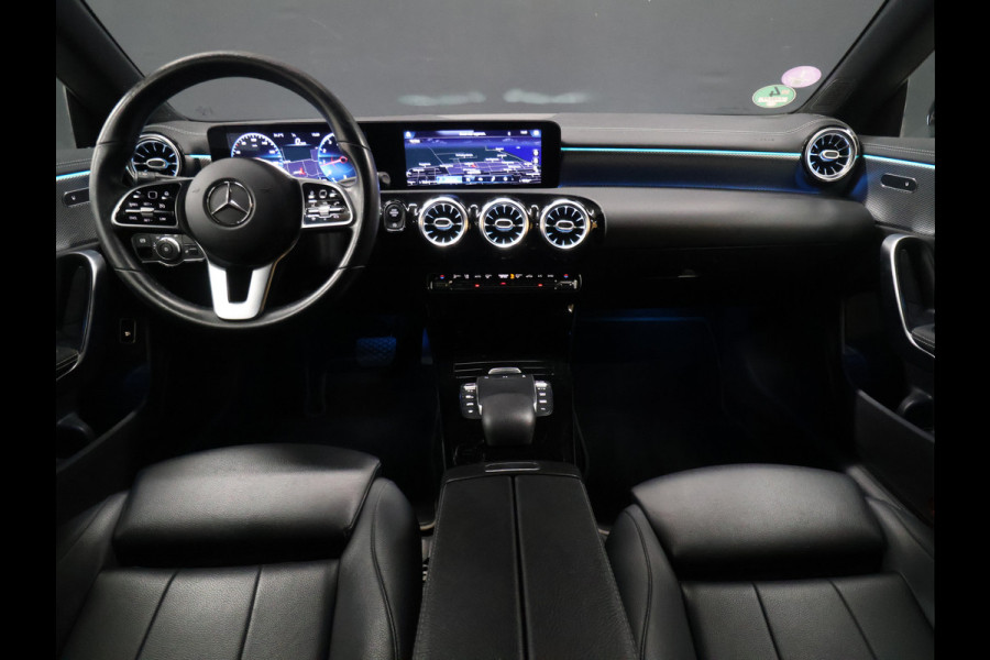 Mercedes-Benz CLA-Klasse Shooting Brake 180 Business Solution Luxury [CAMERA, SFEERVERLICHTING, LEDER, STOELVERWARMING, ELEKTRISCHE ACHTERKLEP, NIEUWSTAAT]