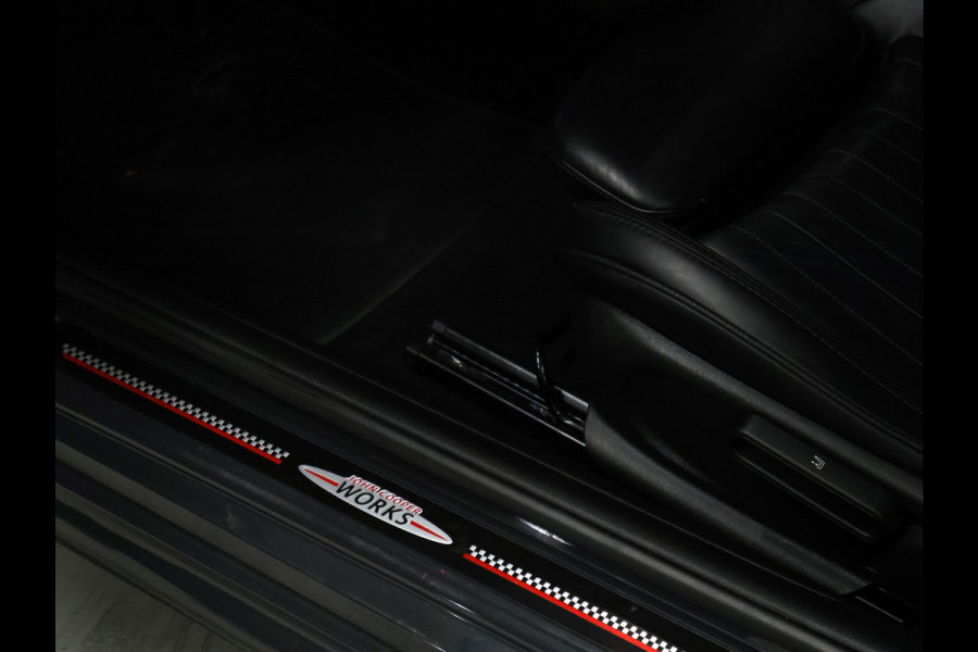 MINI Mini 2.0 Cooper S Knightsbridge Edition John Cooper Works [SCHUIFDAK, APPLE CARPLAY/ANDROID, HARMAN/KARDON, JCW STUURWIEL, STOELVERWARMING, NIEUWSTAAT]
