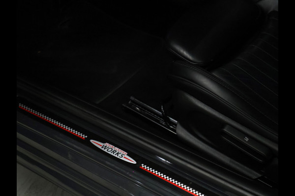 MINI Mini 2.0 Cooper S Knightsbridge Edition John Cooper Works [SCHUIFDAK, APPLE CARPLAY/ANDROID, HARMAN/KARDON, JCW STUURWIEL, STOELVERWARMING, NIEUWSTAAT]