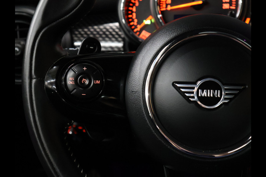 MINI Mini 2.0 Cooper S Knightsbridge Edition John Cooper Works [SCHUIFDAK, APPLE CARPLAY/ANDROID, HARMAN/KARDON, JCW STUURWIEL, STOELVERWARMING, NIEUWSTAAT]
