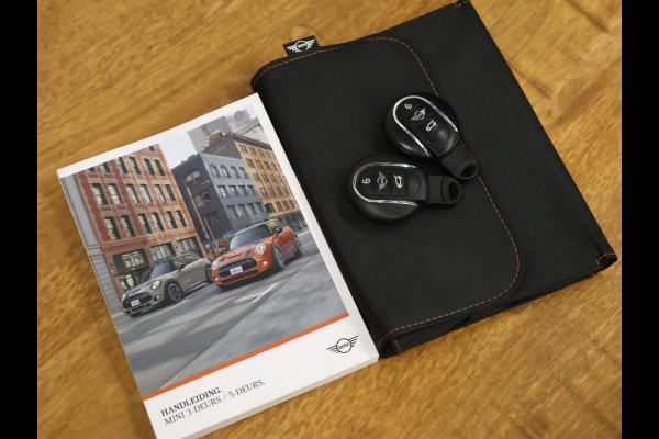 MINI Mini 2.0 Cooper S Knightsbridge Edition John Cooper Works [SCHUIFDAK, APPLE CARPLAY/ANDROID, HARMAN/KARDON, JCW STUURWIEL, STOELVERWARMING, NIEUWSTAAT]