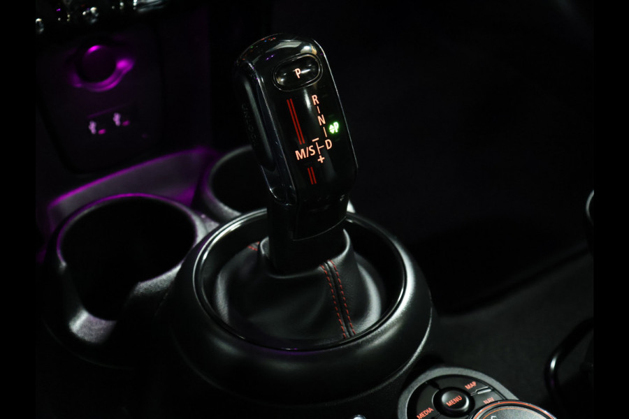 MINI Mini 2.0 Cooper S Knightsbridge Edition John Cooper Works [SCHUIFDAK, APPLE CARPLAY/ANDROID, HARMAN/KARDON, JCW STUURWIEL, STOELVERWARMING, NIEUWSTAAT]
