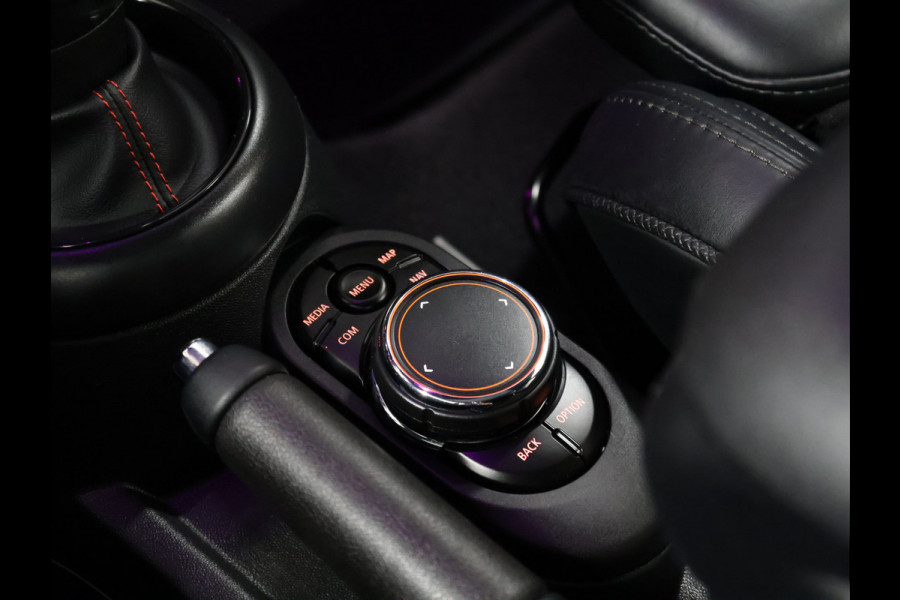 MINI Mini 2.0 Cooper S Knightsbridge Edition John Cooper Works [SCHUIFDAK, APPLE CARPLAY/ANDROID, HARMAN/KARDON, JCW STUURWIEL, STOELVERWARMING, NIEUWSTAAT]