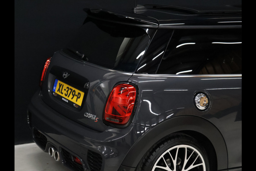 MINI Mini 2.0 Cooper S Knightsbridge Edition John Cooper Works [SCHUIFDAK, APPLE CARPLAY/ANDROID, HARMAN/KARDON, JCW STUURWIEL, STOELVERWARMING, NIEUWSTAAT]