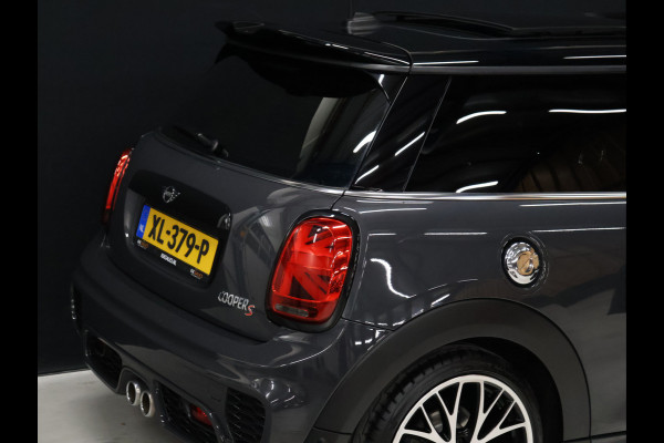 MINI Mini 2.0 Cooper S Knightsbridge Edition John Cooper Works [SCHUIFDAK, APPLE CARPLAY/ANDROID, HARMAN/KARDON, JCW STUURWIEL, STOELVERWARMING, NIEUWSTAAT]