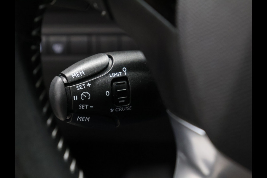 Peugeot 308 1.2 PureTech Style [PANORAMA DAK, CRUISE CONTROL, BLUETOOTH, PARKEERSENSOR, LICHTMETALEN VELG, NIEUWSTAAT]