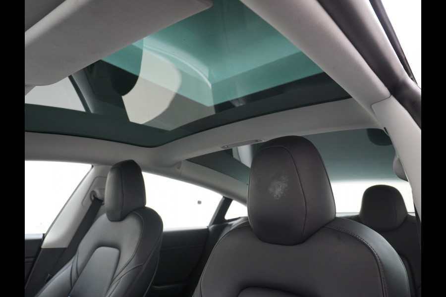 Tesla Model 3 RWD SR+ 60kWh 325PK FSD 3-Computer 18" AutoPilot Leder PanoDak Adaptive-Cruise Lmv Camera's Elektr.-Stuur+Stoelen+Spiegels+Geheu Navi LED Comfortstoelen ACC DAB Voorverwarmen interieur via App Keyless via Telefoonsleutel One-Pedal-Drive 1e Eigenaar Origineel Nederlandse Auto Fabrieksgarantie op accu en motor tot 25-6-2028/160.000km