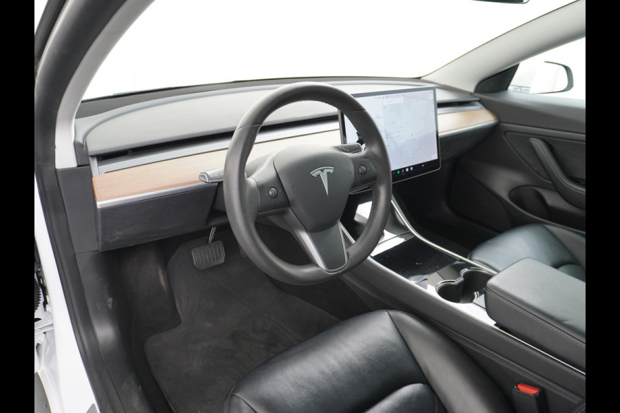 Tesla Model 3 RWD SR+ 60kWh 325PK FSD 3-Computer 18" AutoPilot Leder PanoDak Adaptive-Cruise Lmv Camera's Elektr.-Stuur+Stoelen+Spiegels+Geheu Navi LED Comfortstoelen ACC DAB Voorverwarmen interieur via App Keyless via Telefoonsleutel One-Pedal-Drive 1e Eigenaar Origineel Nederlandse Auto Fabrieksgarantie op accu en motor tot 25-6-2028/160.000km