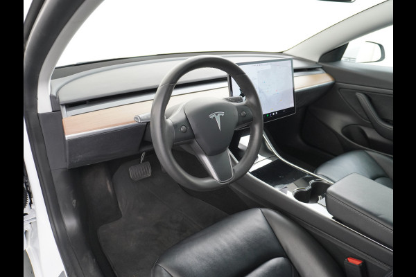Tesla Model 3 RWD SR+ 60kWh 325PK FSD 3-Computer 18" AutoPilot Leder PanoDak Adaptive-Cruise Lmv Camera's Elektr.-Stuur+Stoelen+Spiegels+Geheu Navi LED Comfortstoelen ACC DAB Voorverwarmen interieur via App Keyless via Telefoonsleutel One-Pedal-Drive 1e Eigenaar Origineel Nederlandse Auto Fabrieksgarantie op accu en motor tot 25-6-2028/160.000km