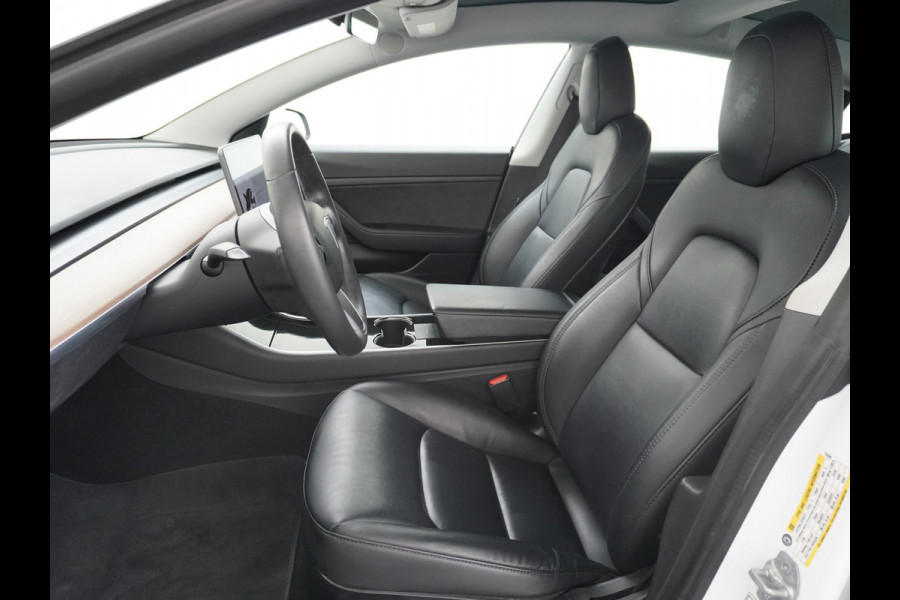 Tesla Model 3 RWD SR+ 60kWh 325PK FSD 3-Computer 18" AutoPilot Leder PanoDak Adaptive-Cruise Lmv Camera's Elektr.-Stuur+Stoelen+Spiegels+Geheu Navi LED Comfortstoelen ACC DAB Voorverwarmen interieur via App Keyless via Telefoonsleutel One-Pedal-Drive 1e Eigenaar Origineel Nederlandse Auto Fabrieksgarantie op accu en motor tot 25-6-2028/160.000km