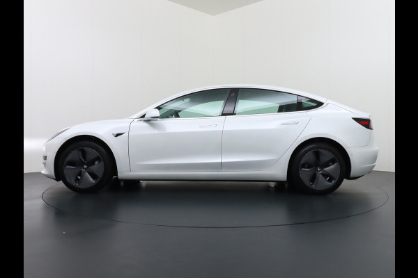 Tesla Model 3 RWD SR+ 60kWh 325PK FSD 3-Computer 18" AutoPilot Leder PanoDak Adaptive-Cruise Lmv Camera's Elektr.-Stuur+Stoelen+Spiegels+Geheu Navi LED Comfortstoelen ACC DAB Voorverwarmen interieur via App Keyless via Telefoonsleutel One-Pedal-Drive 1e Eigenaar Origineel Nederlandse Auto Fabrieksgarantie op accu en motor tot 25-6-2028/160.000km