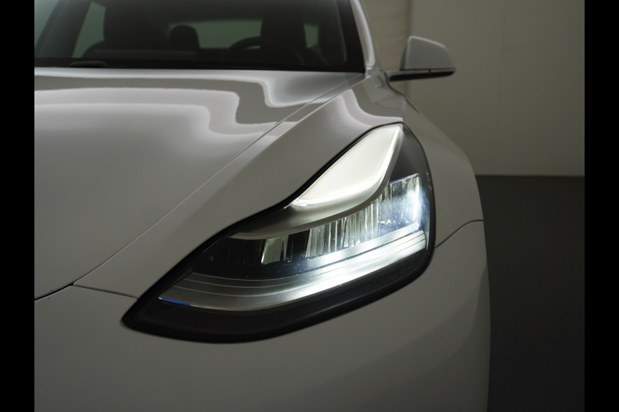 Tesla Model 3 RWD SR+ 60kWh 325PK FSD 3-Computer 18" AutoPilot Leder PanoDak Adaptive-Cruise Lmv Camera's Elektr.-Stuur+Stoelen+Spiegels+Geheu Navi LED Comfortstoelen ACC DAB Voorverwarmen interieur via App Keyless via Telefoonsleutel One-Pedal-Drive 1e Eigenaar Origineel Nederlandse Auto Fabrieksgarantie op accu en motor tot 25-6-2028/160.000km