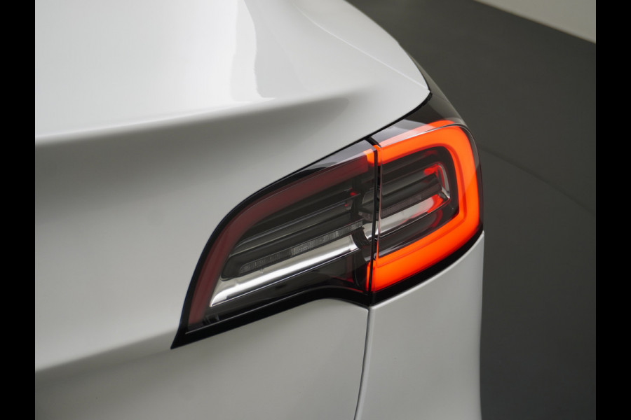 Tesla Model 3 RWD SR+ 60kWh 325PK FSD 3-Computer 18" AutoPilot Leder PanoDak Adaptive-Cruise Lmv Camera's Elektr.-Stuur+Stoelen+Spiegels+Geheu Navi LED Comfortstoelen ACC DAB Voorverwarmen interieur via App Keyless via Telefoonsleutel One-Pedal-Drive 1e Eigenaar Origineel Nederlandse Auto Fabrieksgarantie op accu en motor tot 25-6-2028/160.000km