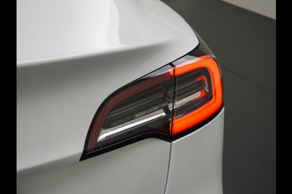 Tesla Model 3 RWD SR+ 60kWh 325PK FSD 3-Computer 18" AutoPilot Leder PanoDak Adaptive-Cruise Lmv Camera's Elektr.-Stuur+Stoelen+Spiegels+Geheu Navi LED Comfortstoelen ACC DAB Voorverwarmen interieur via App Keyless via Telefoonsleutel One-Pedal-Drive 1e Eigenaar Origineel Nederlandse Auto Fabrieksgarantie op accu en motor tot 25-6-2028/160.000km