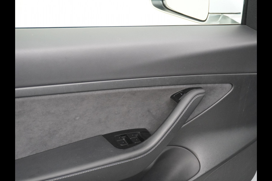 Tesla Model 3 RWD SR+ 60kWh 325PK FSD 3-Computer 18" AutoPilot Leder PanoDak Adaptive-Cruise Lmv Camera's Elektr.-Stuur+Stoelen+Spiegels+Geheu Navi LED Comfortstoelen ACC DAB Voorverwarmen interieur via App Keyless via Telefoonsleutel One-Pedal-Drive 1e Eigenaar Origineel Nederlandse Auto Fabrieksgarantie op accu en motor tot 25-6-2028/160.000km