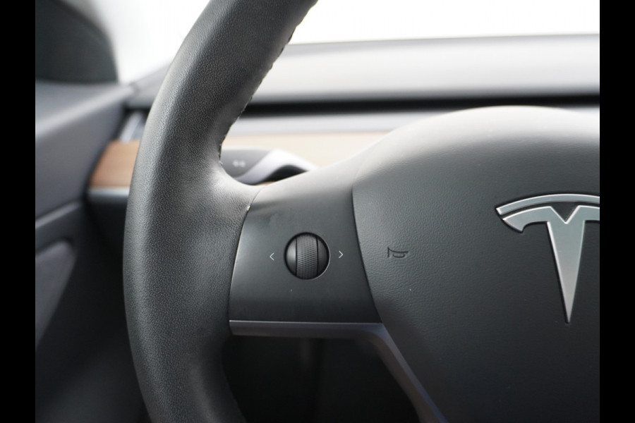 Tesla Model 3 RWD SR+ 60kWh 325PK FSD 3-Computer 18" AutoPilot Leder PanoDak Adaptive-Cruise Lmv Camera's Elektr.-Stuur+Stoelen+Spiegels+Geheu Navi LED Comfortstoelen ACC DAB Voorverwarmen interieur via App Keyless via Telefoonsleutel One-Pedal-Drive 1e Eigenaar Origineel Nederlandse Auto Fabrieksgarantie op accu en motor tot 25-6-2028/160.000km