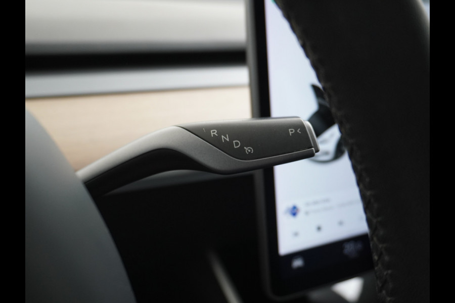 Tesla Model 3 RWD SR+ 60kWh 325PK FSD 3-Computer 18" AutoPilot Leder PanoDak Adaptive-Cruise Lmv Camera's Elektr.-Stuur+Stoelen+Spiegels+Geheu Navi LED Comfortstoelen ACC DAB Voorverwarmen interieur via App Keyless via Telefoonsleutel One-Pedal-Drive 1e Eigenaar Origineel Nederlandse Auto Fabrieksgarantie op accu en motor tot 25-6-2028/160.000km