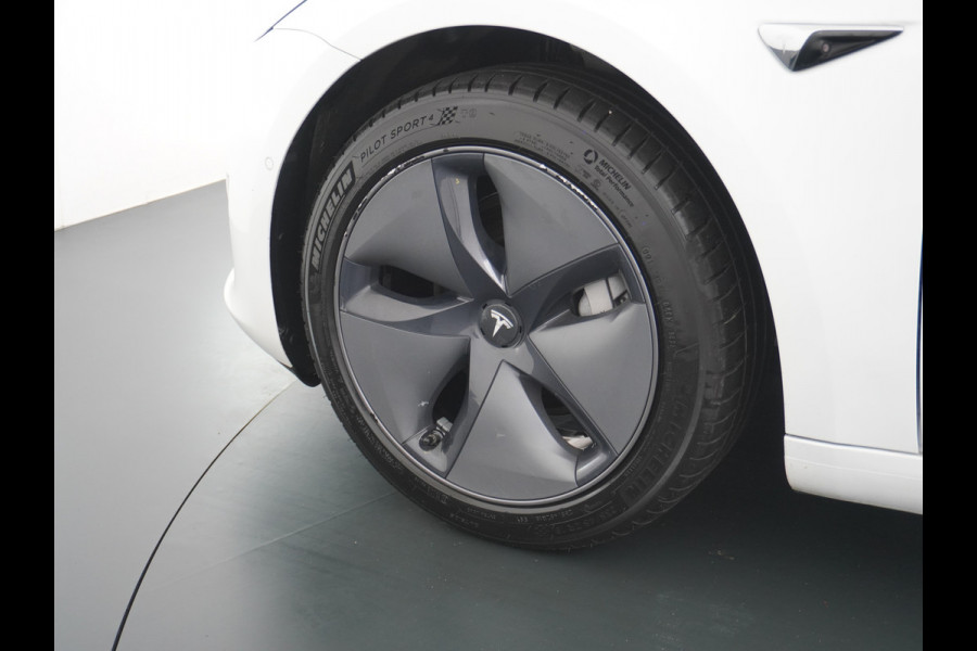 Tesla Model 3 RWD SR+ 60kWh 325PK FSD 3-Computer 18" AutoPilot Leder PanoDak Adaptive-Cruise Lmv Camera's Elektr.-Stuur+Stoelen+Spiegels+Geheu Navi LED Comfortstoelen ACC DAB Voorverwarmen interieur via App Keyless via Telefoonsleutel One-Pedal-Drive 1e Eigenaar Origineel Nederlandse Auto Fabrieksgarantie op accu en motor tot 25-6-2028/160.000km